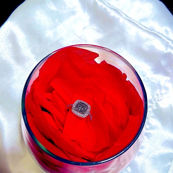 ❤️New Diamond White Gold Ring❣️ Size 7.  16 chocolate diamonds & white diamonds. - Picture 6 of 6